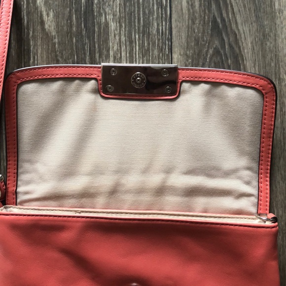 Coach coral wristlet - Picture 3 of 8